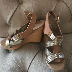 Women’s size 8.5 Steve Madden gold and tan wedges